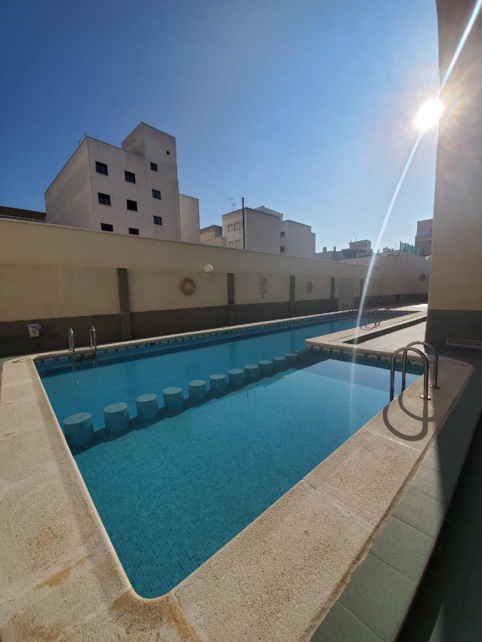 Appartement Proche Plage Avec Piscine En Centre Ville Torrevieja Dış mekan fotoğraf